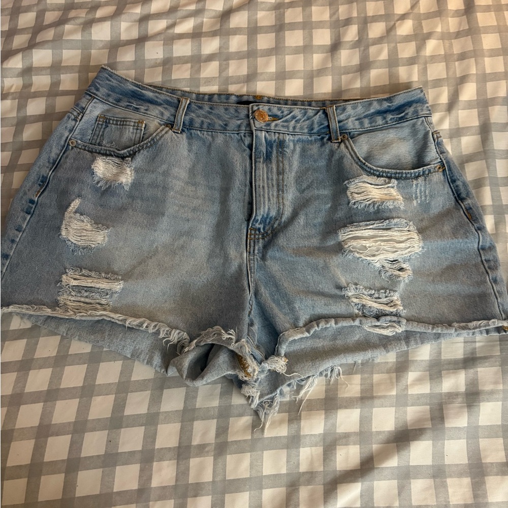 Forever 21 Distressed Denim Women's Shorts 12